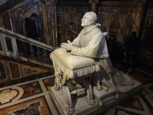 Praying Pope sculpture (Pope Pius IX I believe?)