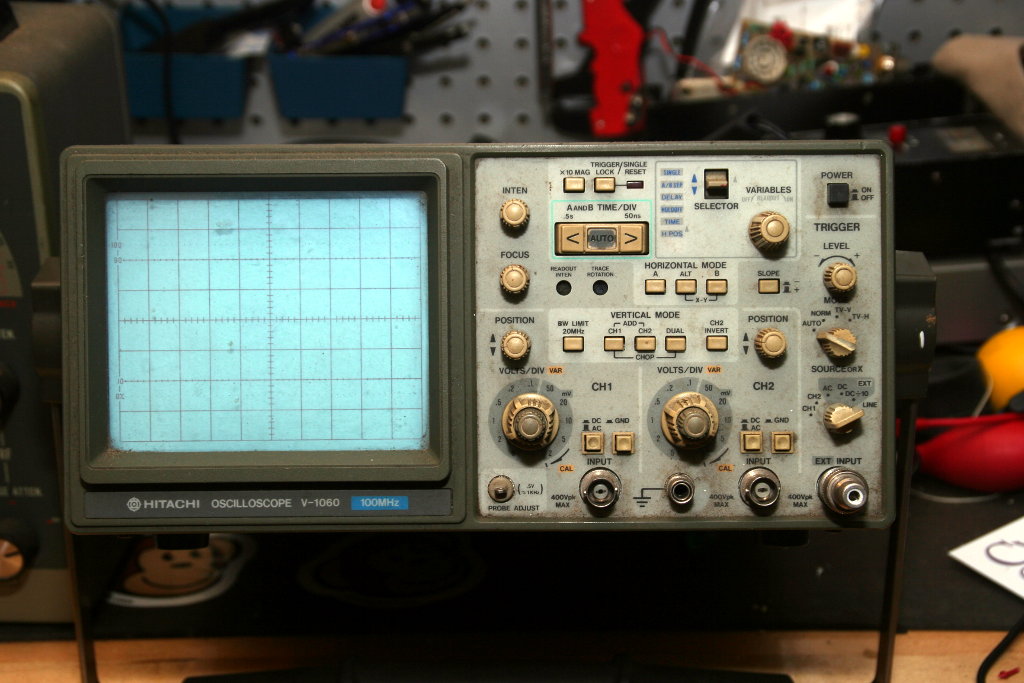 Hitachi V-1060 oscilloscope