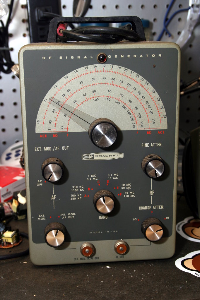 Heathkit IG-102 signal generator